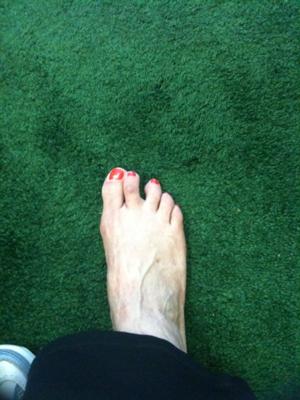 second toe leans toward big toe